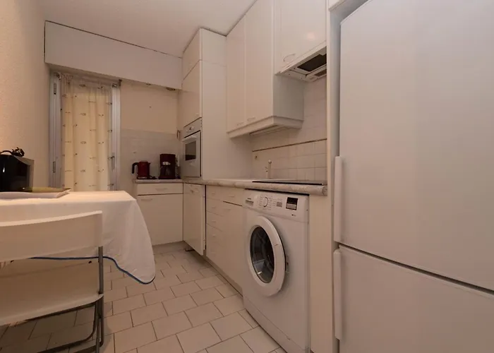 Beau T2 Au Lavandou, Vue Mer, Capacite 4, Parking Prive - Fr-1-803-38 *