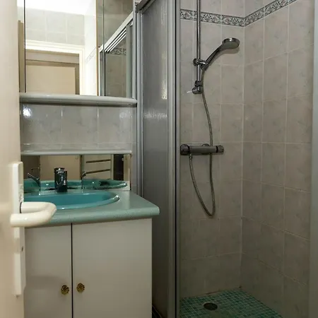 Beau T2 Au Lavandou, Vue Mer, Capacite 4, Parking Prive - Fr-1-803-38 Апартаменты *