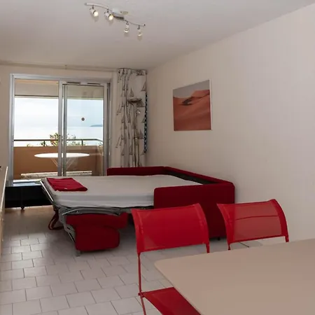 Апартаменты Beau T2 Au Lavandou, Vue Mer, Capacite 4, Parking Prive - Fr-1-803-38 *