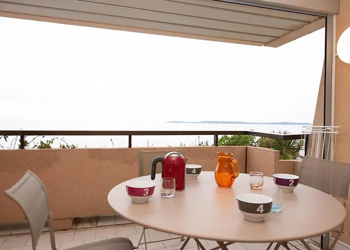 Appartement T2 Au Lavandou: 4 Pers, Face Mer, Terrasse, à 1 Min, Parking Privé - Fr-1-803-38 Le Lavandou