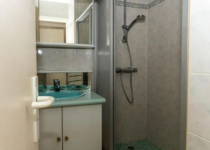 T2 Au Lavandou: 4 Pers, Face Mer, Terrasse, à 1 Min, Parking Privé - Fr-1-803-38 Appartement *